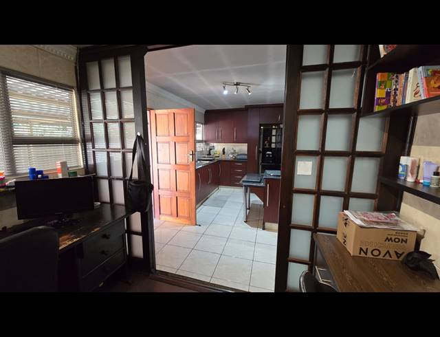 3 BEDROOM FREEHOLD FOR SALE IN MAYBERRY PARK